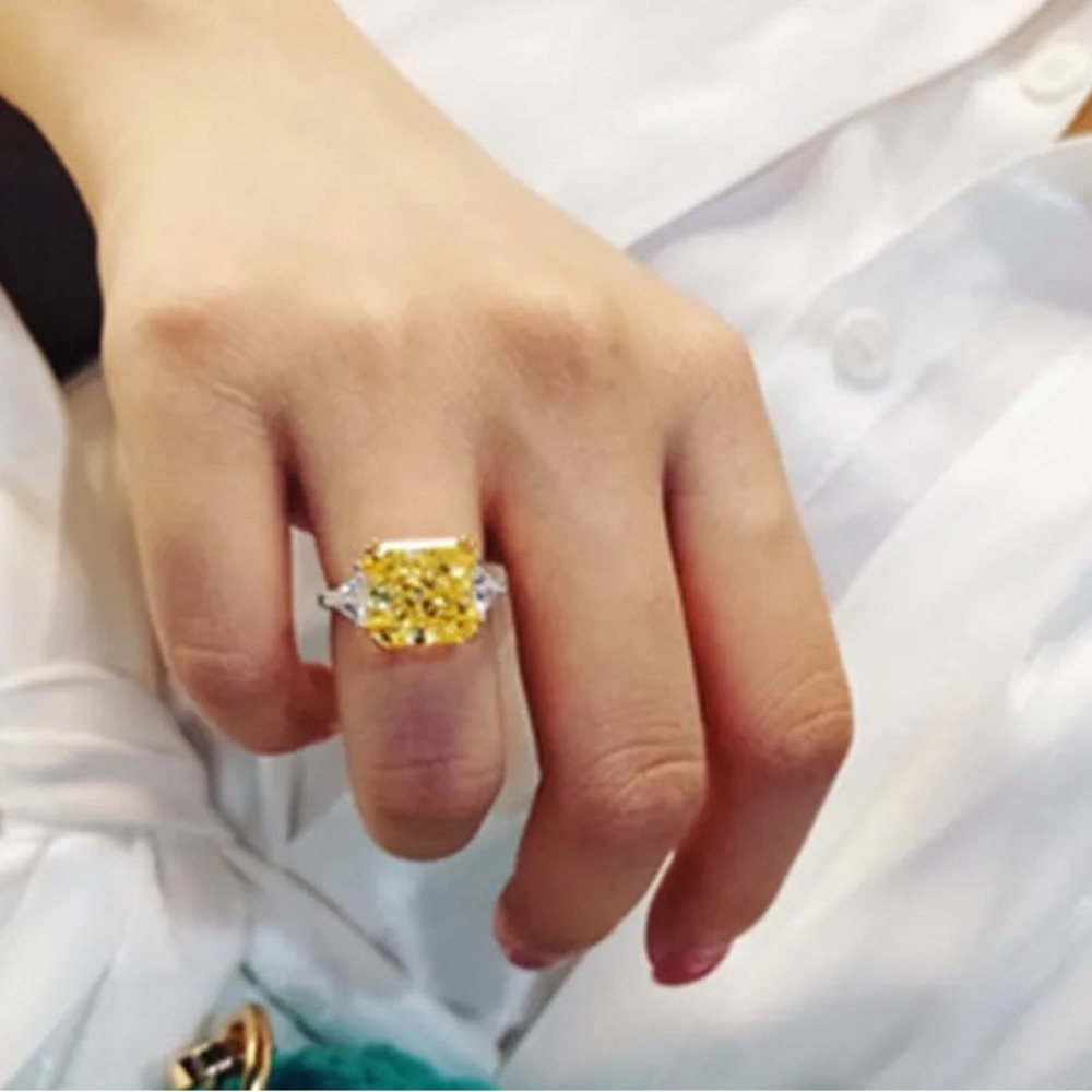 18k 6.5ct Canary Ring - Picture 6 of 15